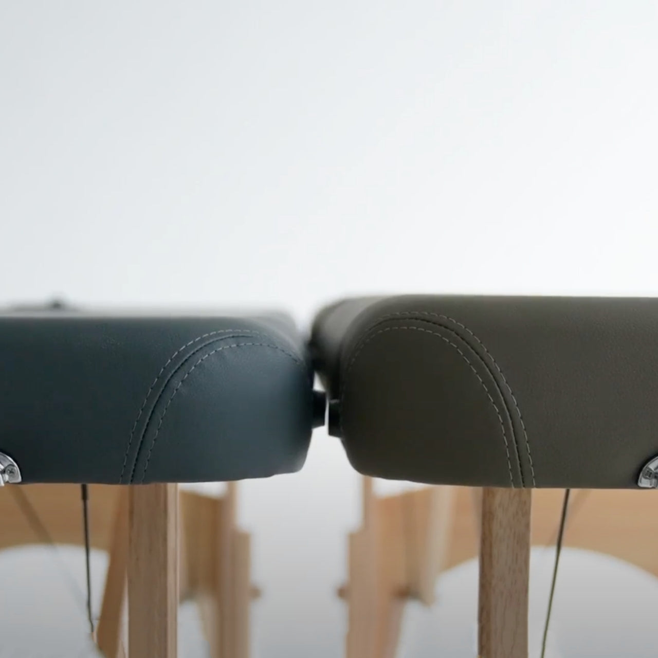 Featherlite Classic Professional Portable Massage Bed, Foldable and Lightweight for Professional Use