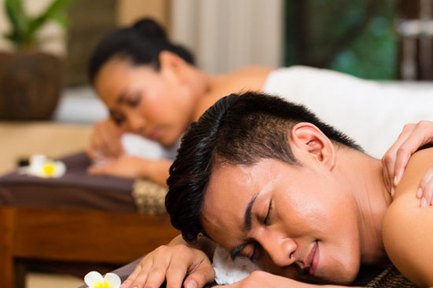 5 Top Reasons Why Couple’s Massage Is the “In Thing” Today In Singapore