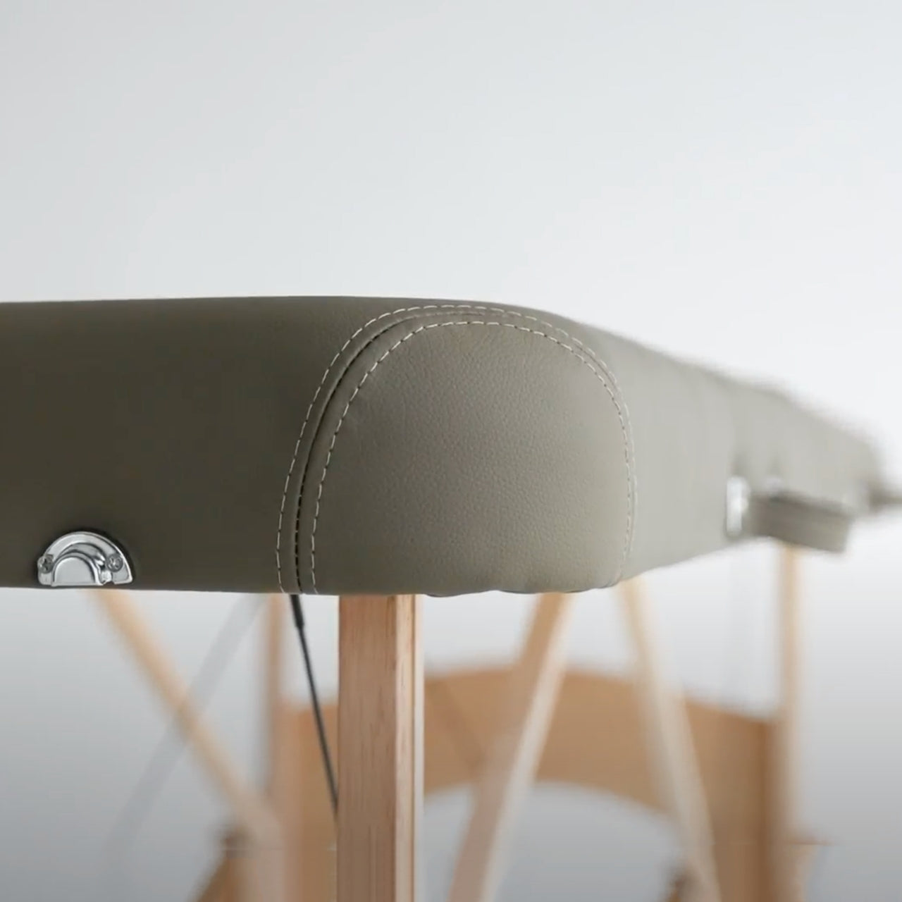 Featherlite Comfort Portable Massage Table for Professional Use