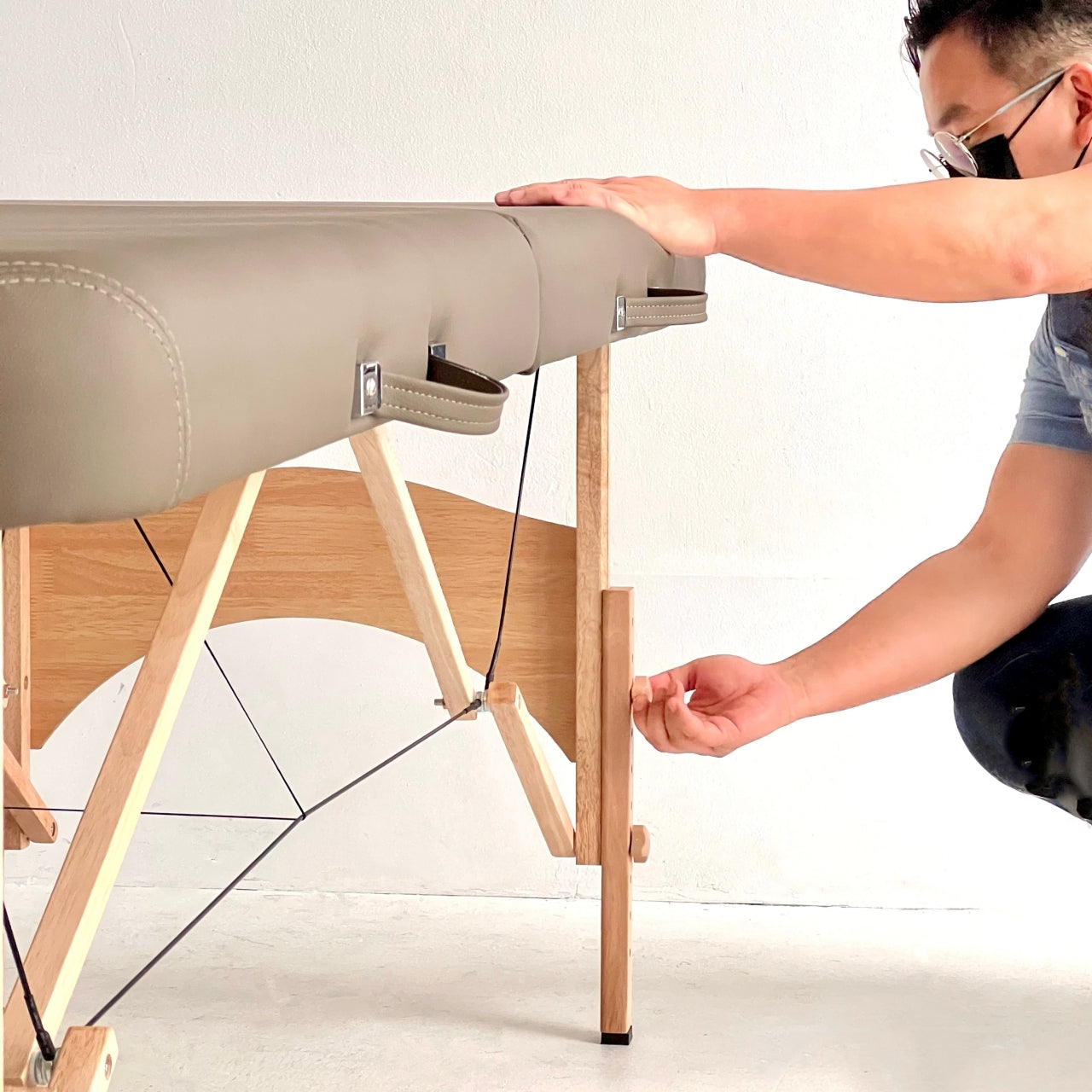 Featherlite Comfort Portable Massage Table for Professional Use