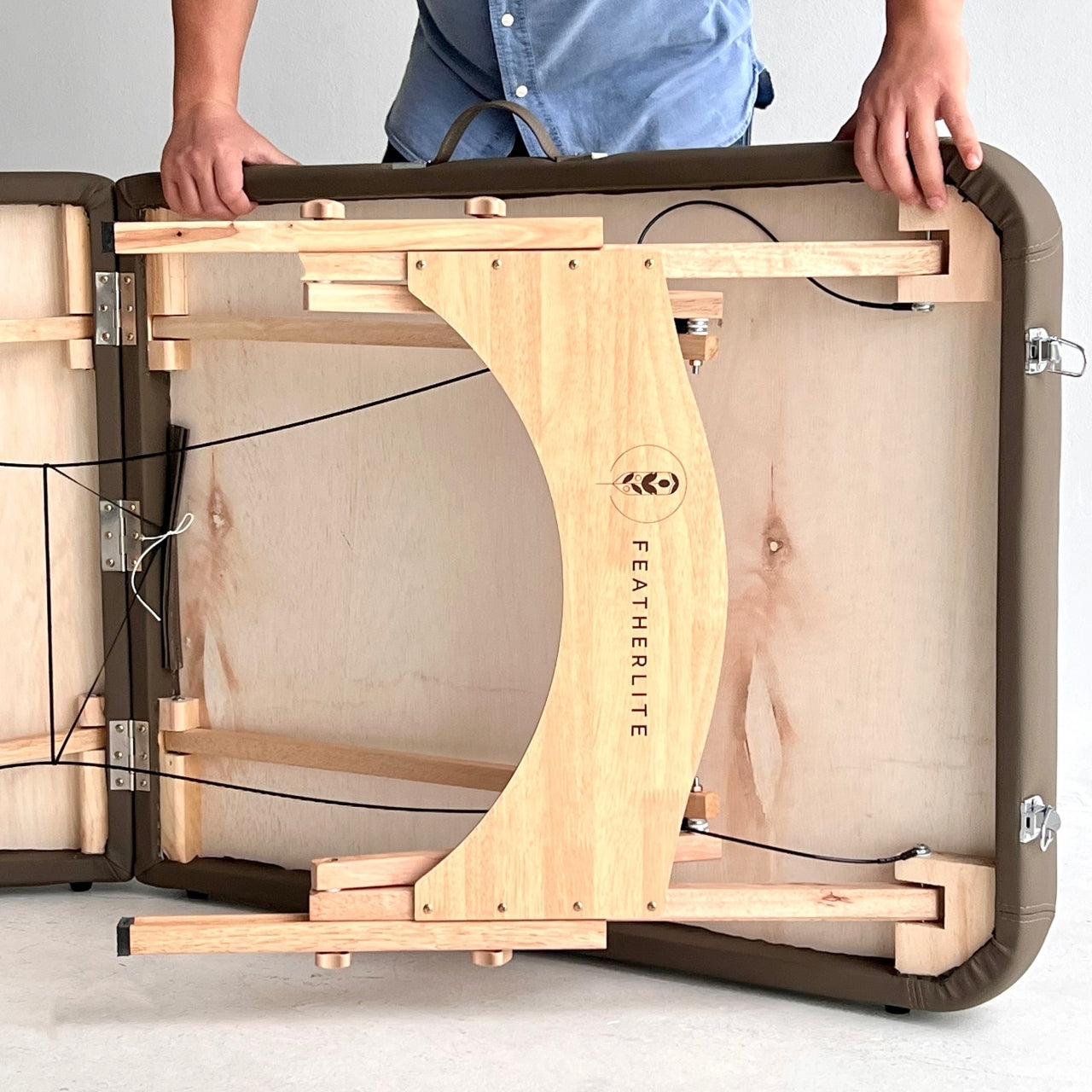 Featherlite Comfort Portable Massage Table for Professional Use